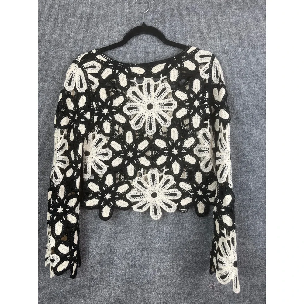 American Flirt Crochet Top Womens Large Black White Excellent Floral Long Sleeve